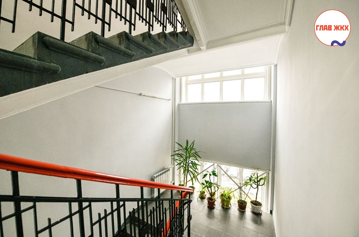 В Москве начались работы по ремонту подъездов жилых домов
