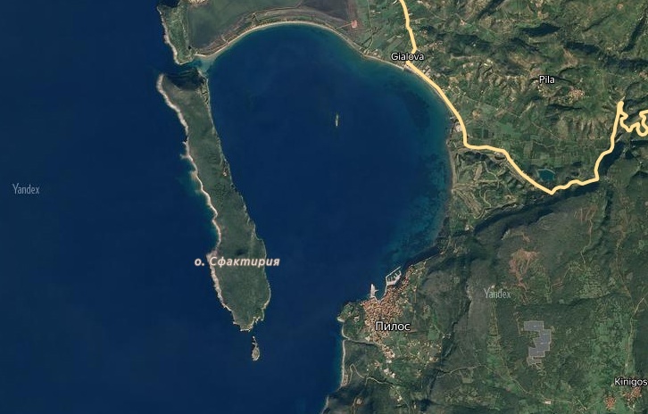 Современный спутниковый снимок бухты. там, где расположен город Пилос, во время битвы находился турецкий лагерь.