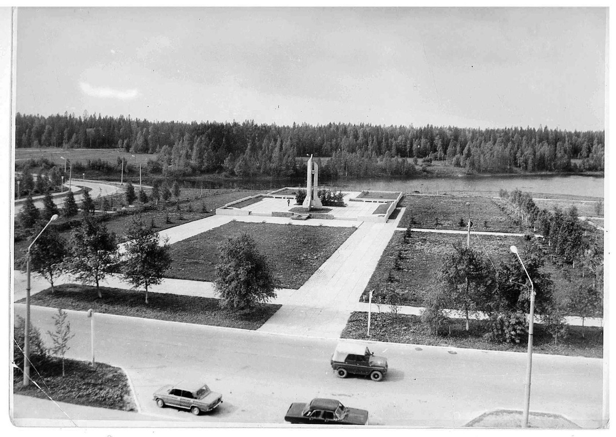 Братская могила испытателей космической техники после 1973 года до катастрофы 18 марта 1980 года.