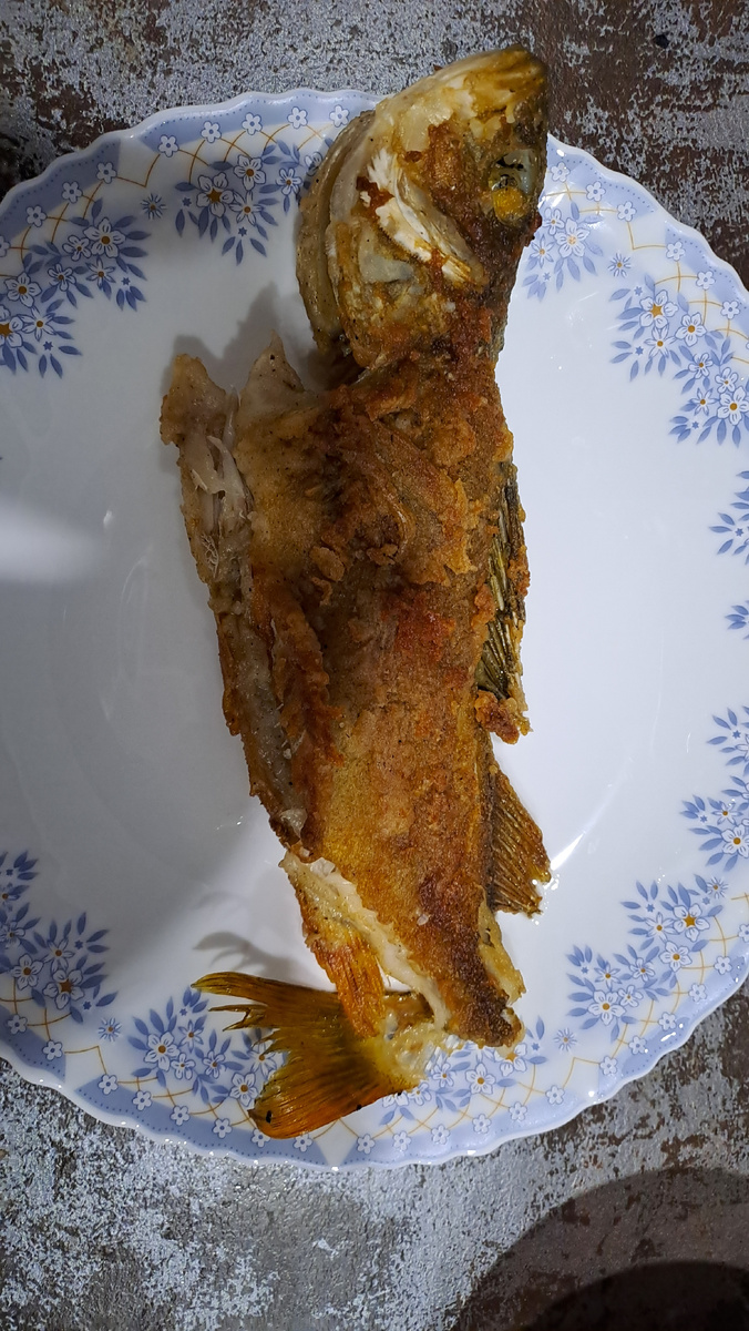 Жареный речной окунь