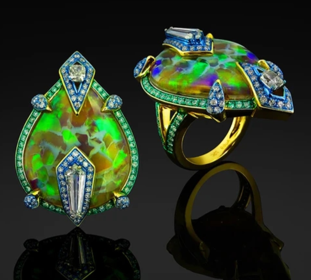 Кольца из золота и титана с бриллиантами и опалами. Ювелир Ости Ли 