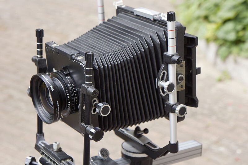 Крупноформатная камера с фокусировочным мехом - изобретением Сергея Левицкого