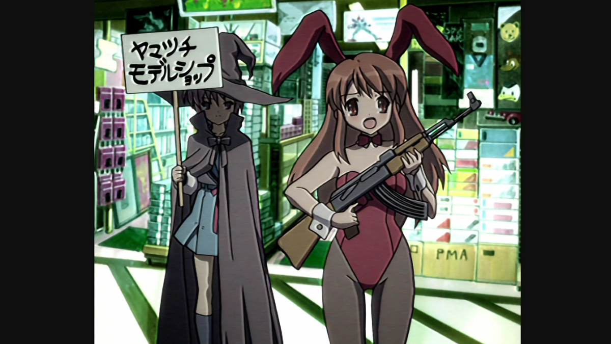 Ещё один кадр из первого сезона. Нет, это не плохое разрешение экрана, а нарочитый визуальный эффект, имитирующий съёмку видеокамерой с невысоким разрешением (здесь даже воссозданы устаревшие пропорции экрана «4:3» вместо более современных «16:9»!). Как видите, ответственный подход к визуалу коснулся даже такой мелочи; вполне возможно, для рисования подобных сцен, наоборот, были задействованы старые компьютеры вместо новых.