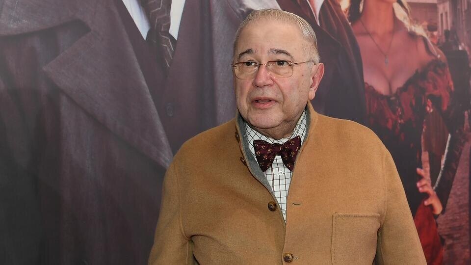 Евгений Петросян отправился из больницы домой.