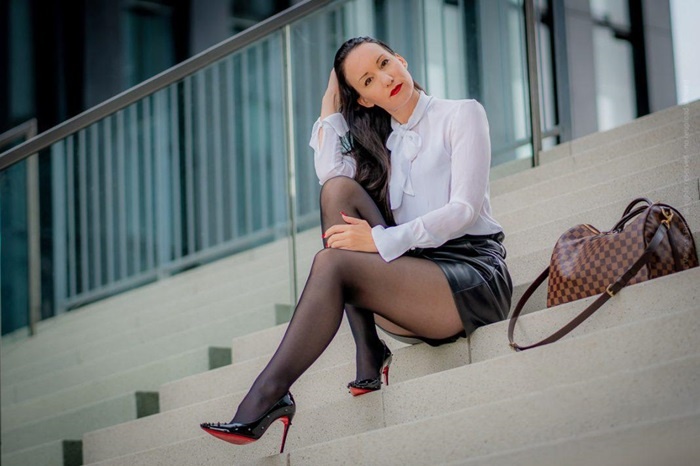 Офисный дресс-код во некоторых странах буквально заставляет девушек ходить на шпильке ежедневно. /Фото: radiovan.fm