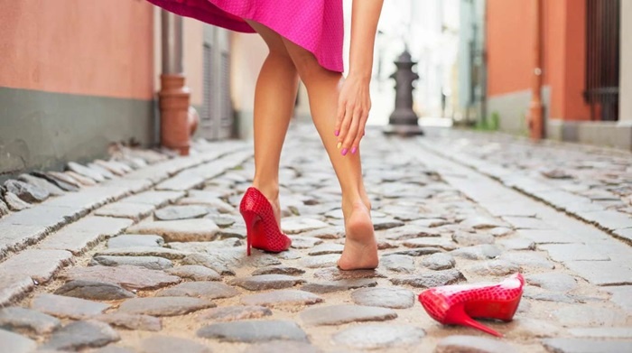 Сегодня девушки всё чаще говорят о нежелании носить шпильку ежедневно из-за вреда здоровью. /Фото: womanhit.ru