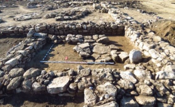 Этому бутовому фундаменту пару тысяч лет, а он до сих пор не развалился