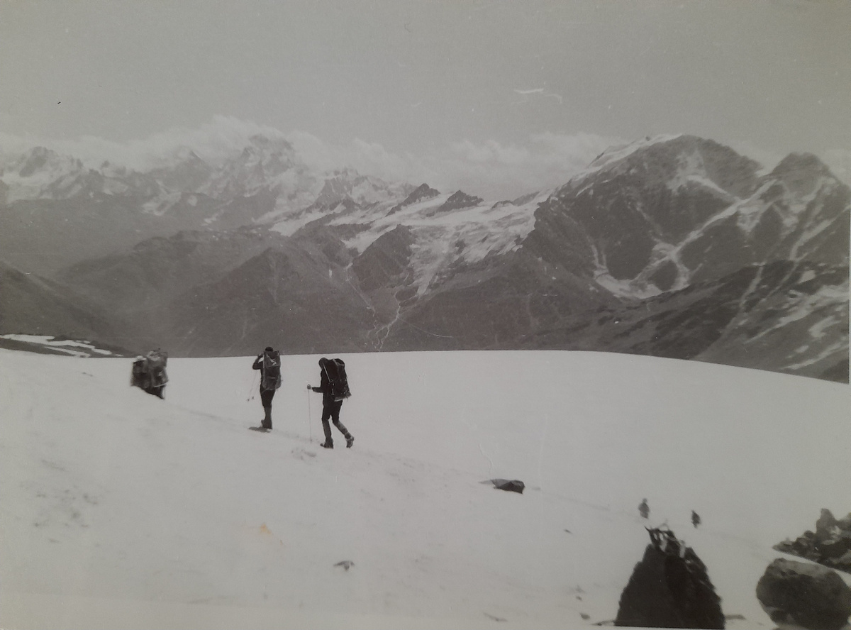 Туристы в горах Кавказа