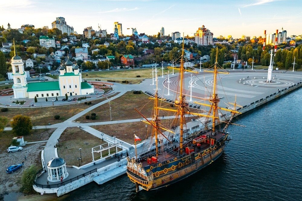 Адмиралтейская набережная