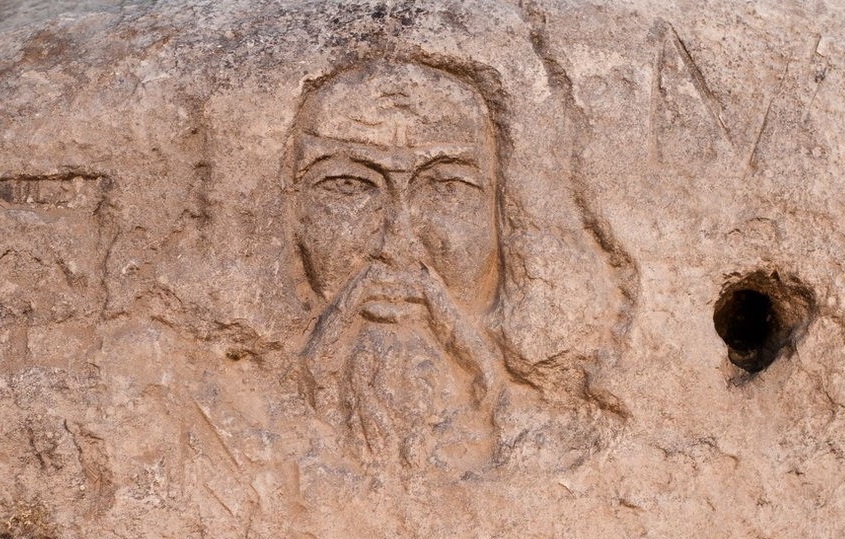 Лик арийца возле Оки. (Фото: poan.ru).