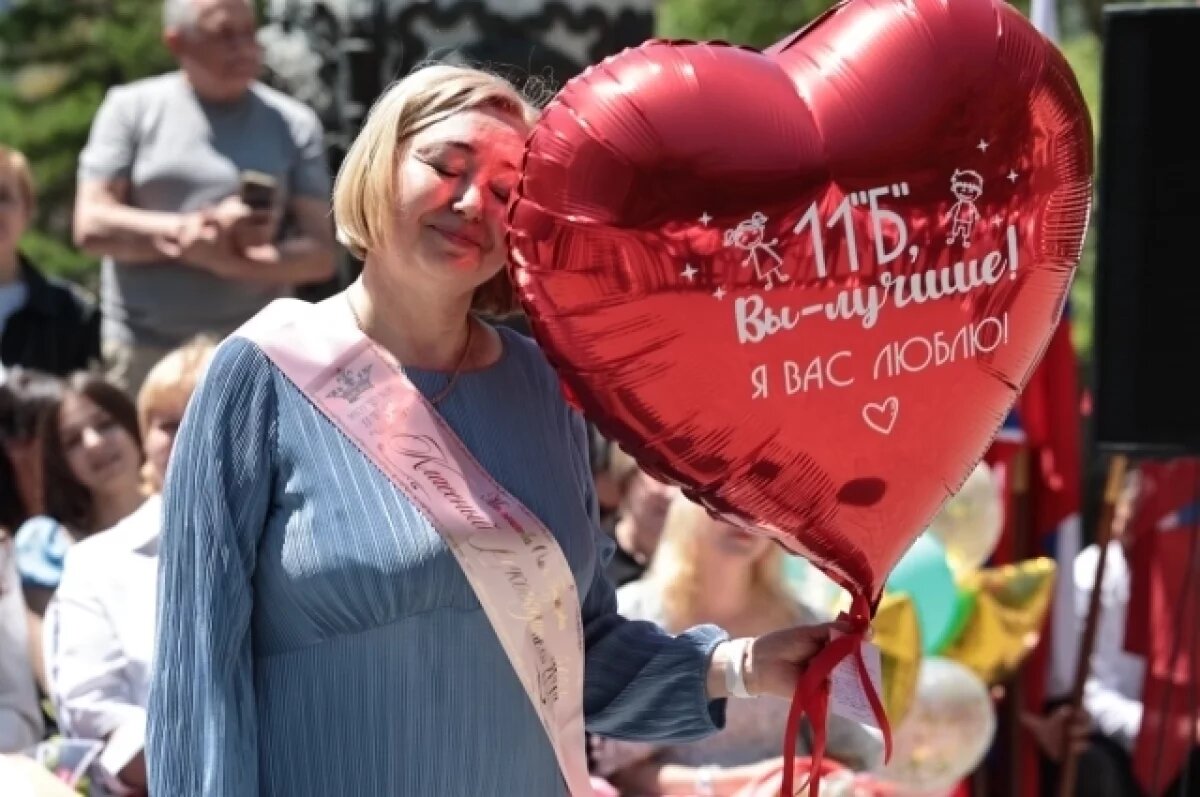    Названы даты последних звонков в приморских школах