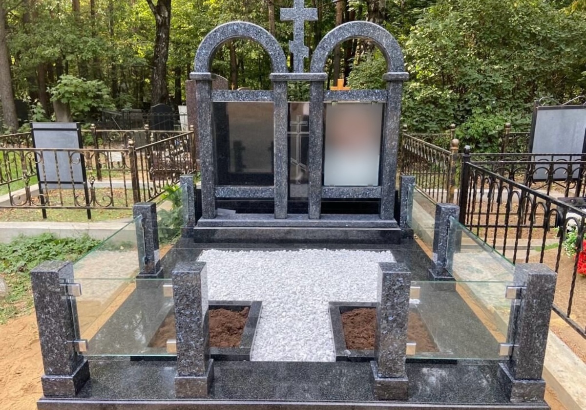 Гранитный семейный комплекс