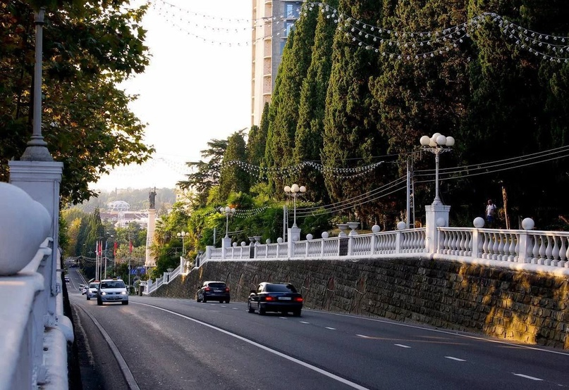 Курортный проспект в Сочи. Фото с сайта https://vk.com/wall-92138187_600482. Взято с Яндекс.Картинки