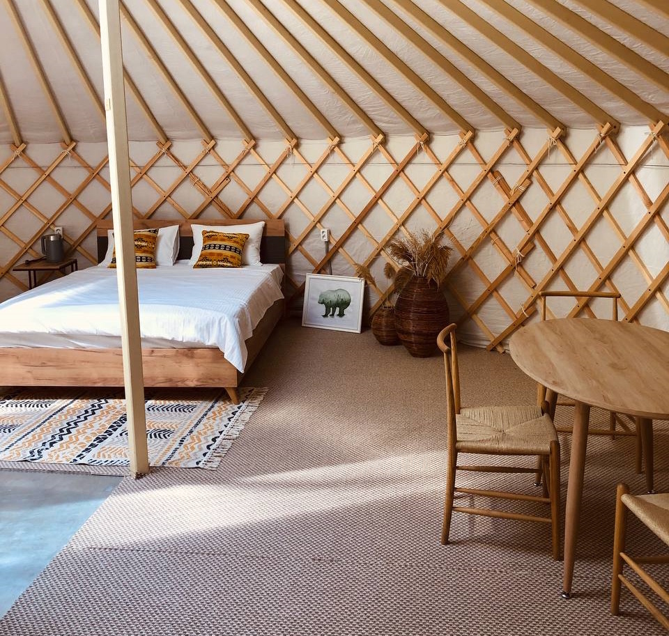 Юрта "Белогрудка" в глэмпинге "Шале на воде" (Хабаровск)