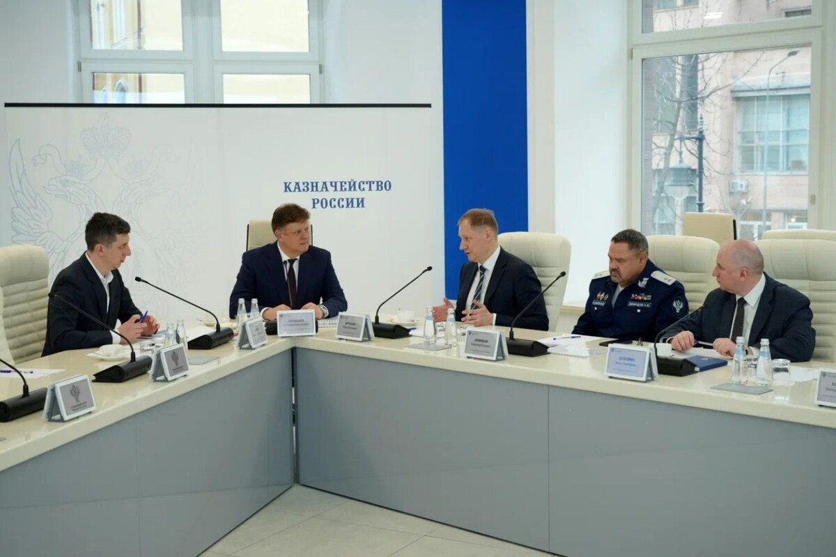     Полпред президента в СФО Анатолий Серышев встретился с руководителем Федерального казначейства