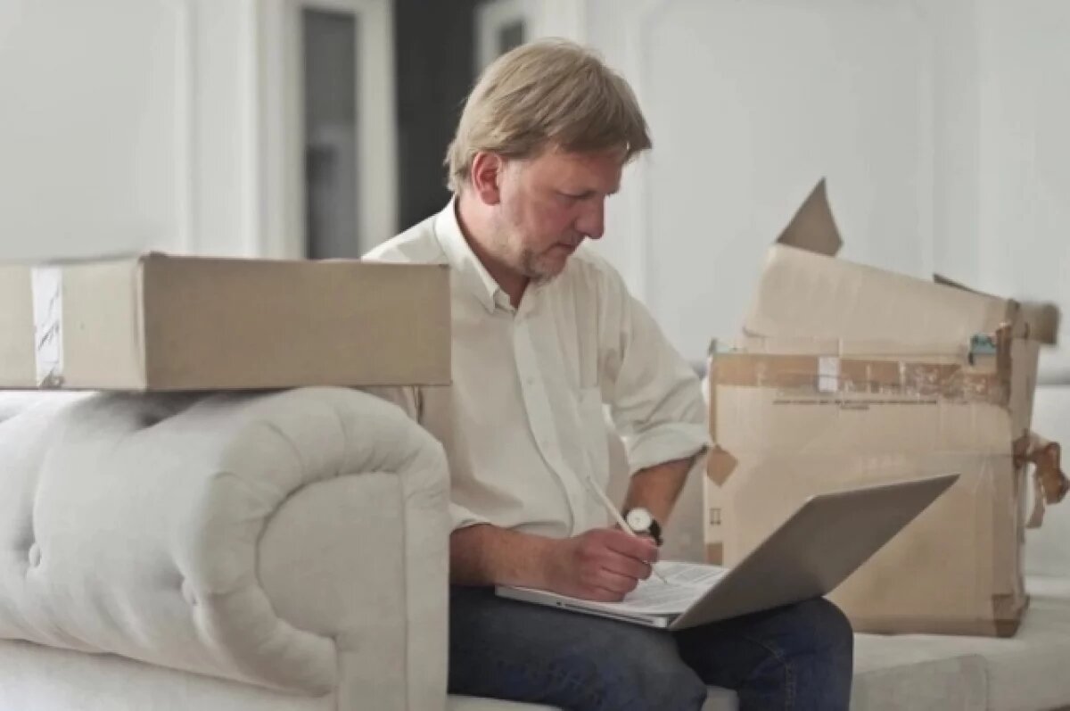    Овощерезку, синтезатор и удочку отправляли томичи на гендерные праздники