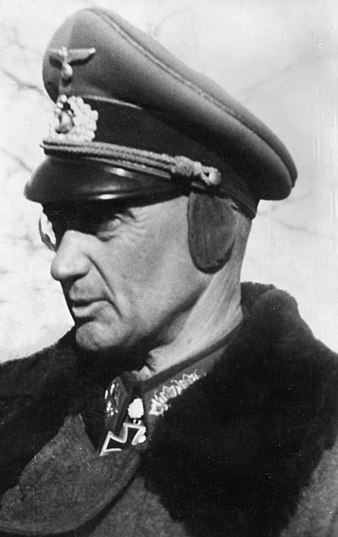 Отто Мориц Вальтер Модель (24 января 1891, Гентин, Саксония, Королевство Пруссия, Германская империя — 21 апреля 1945, Ратинген, Дюссельдорф, Гитлеровская Германия) — немецкий военачальник, генерал-фельдмаршал (1 марта 1944 года). Обладатель четырёх степеней Рыцарского креста Железного креста (1941, 1942, 1943, 1944). Среди немецких военачальников Второй мировой войны считался специалистом по оборонной войне
