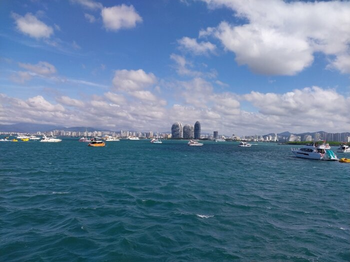 Хайнань, КНР, вид с моря на остров Феникса / фото: Vostok.Today