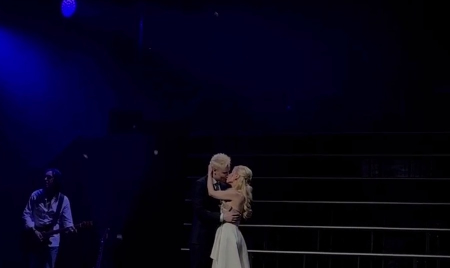    9 марта артист выступил на сцене КЗ \