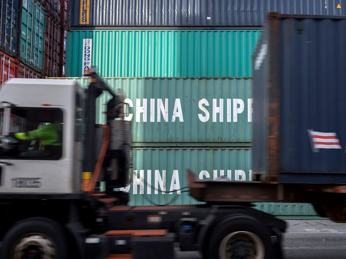    Грузовые контейнеры с китайскими товарами в порту Саванна в США© AP Photo / Stephen B. Morton