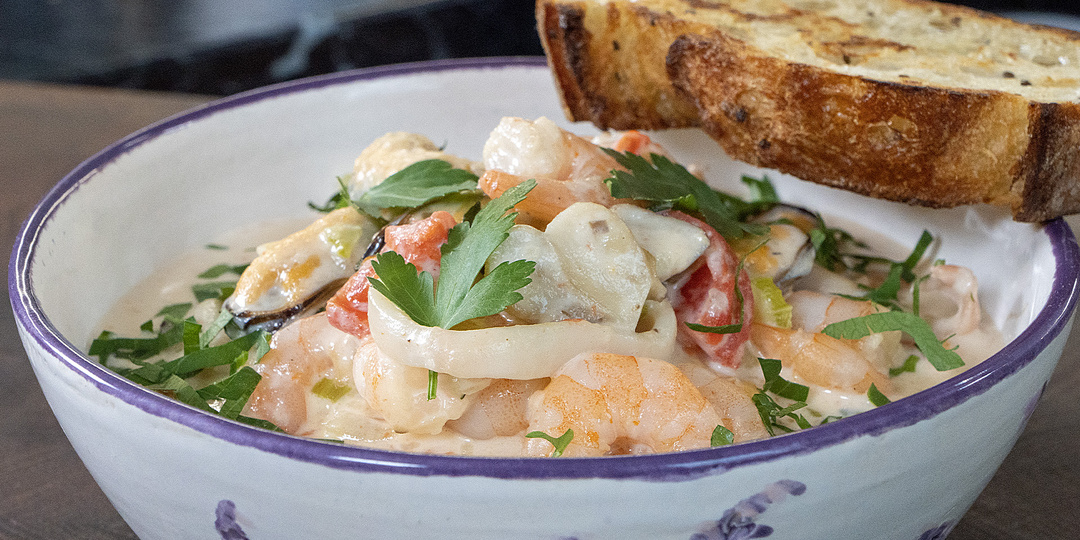 Как вкусно приготовить морской коктейль из морепродуктов