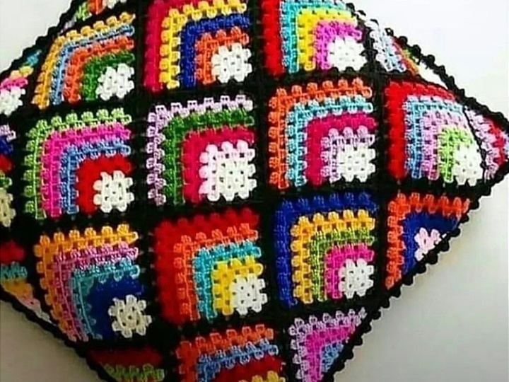 "Кому нужны эти остатки пряжи? Можно купить новую!"- прочитала я комментарий