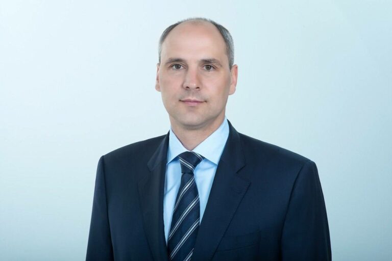    Денис Паслер поздравил работников и ветеранов архивной службы с профессиональным праздником Андрей Севостьянов