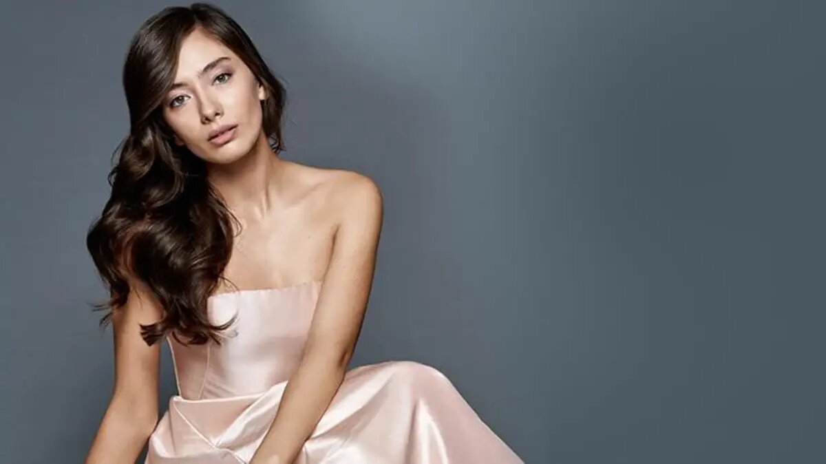 Источник https://foto.haberler.com/haber/2021/10/11/magazin-neslihan-atagul-den-cesur-pozlar-beyaz-derin-14454245_5458_amp.jpg