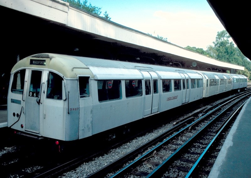 Картинки Яндекса. Один из челночных поездов, используемых на маршруте Эно — Вудфорд для тестирования технологии автоматизированных пассажирских поездов.