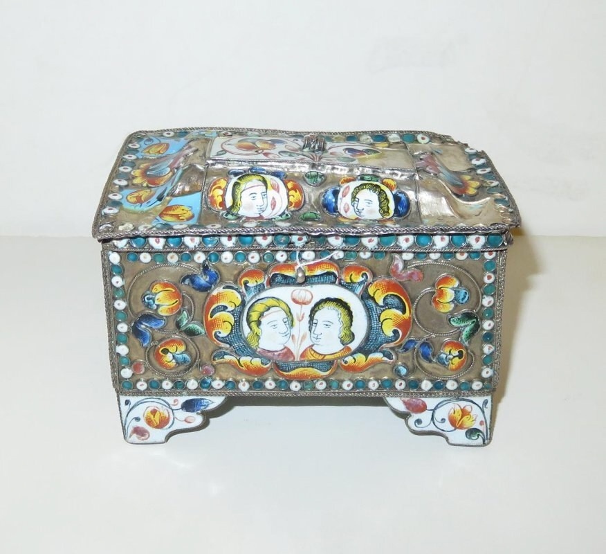 Ларчик. Россия, Сольвычегодск. Последняя четверть 17 в. Серебро, эмаль, золочение, скань.