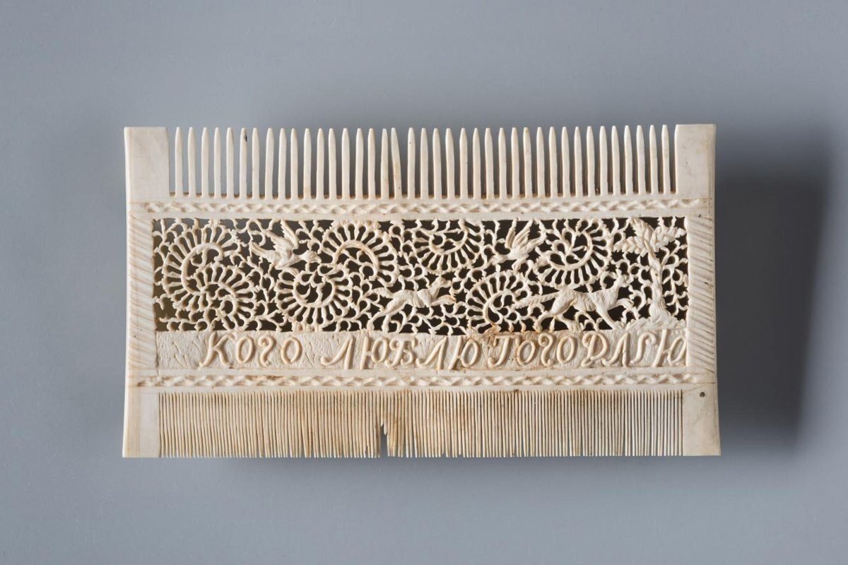 Гребень костяной. Россия. Третья четверть 18 в. Бивень мамонта, ажурная