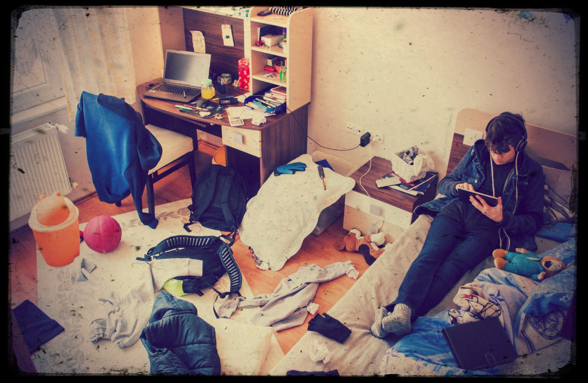 Все подростки любят превращать свои комнаты в помойки