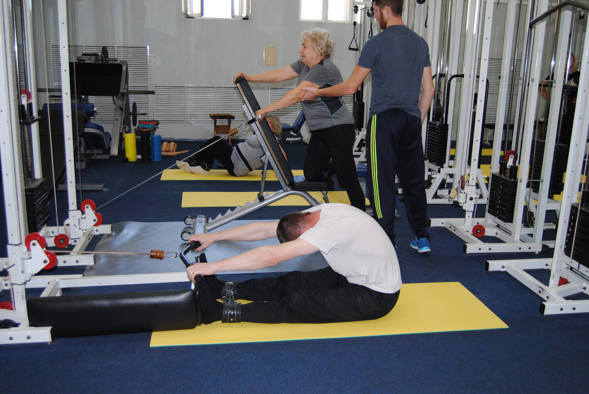 Лечеьные упражнения в зале кинезитерапии