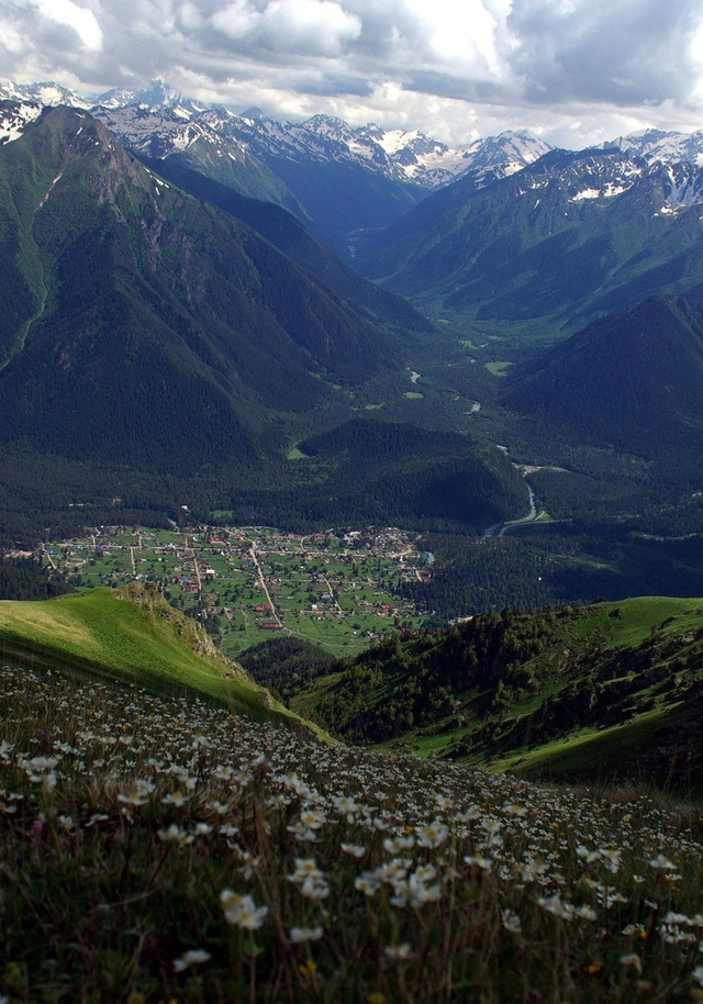 Вид на Архыз с хребта Абишира Ахуба , Июль 2017