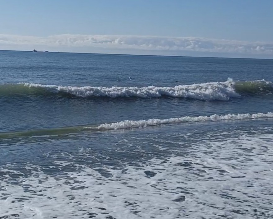 Адлер, пляж "Мандарин", март 2025 г.