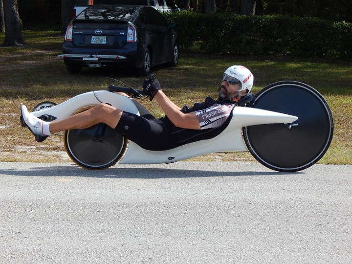 Различные конструкции лежачих велосипедов (фото из интернета)