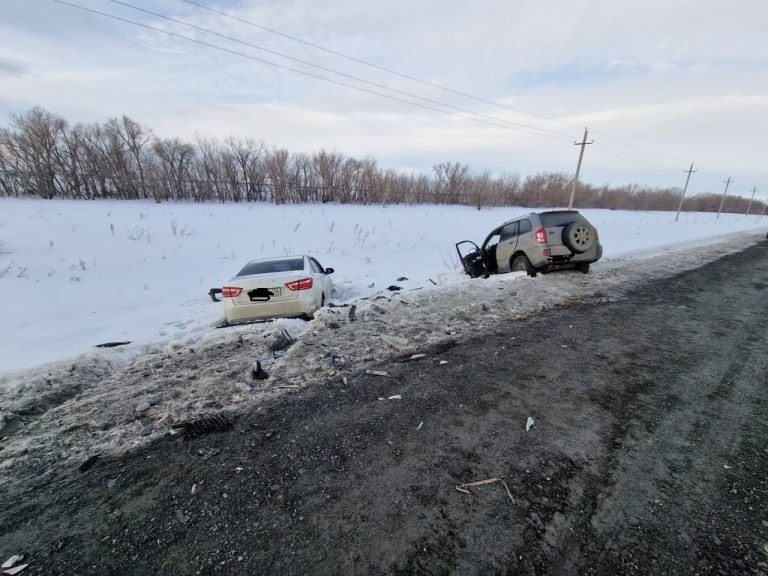    Три человека пострадали при столкновении «Весты» и «Чери» в Саракташском районе Оренбуржье