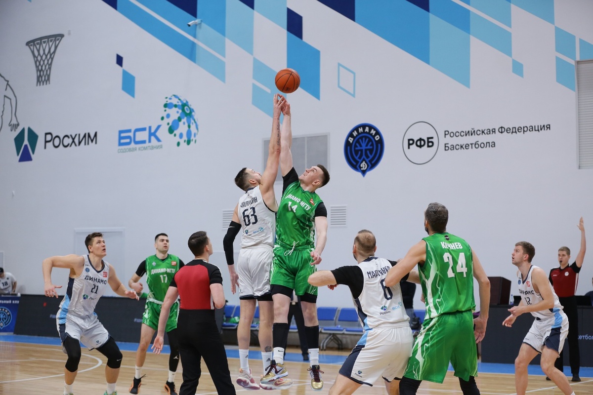    Уфимский баскетбольный клуб «Динамо» разгромил команду из Майкопа со счетом 88:66
