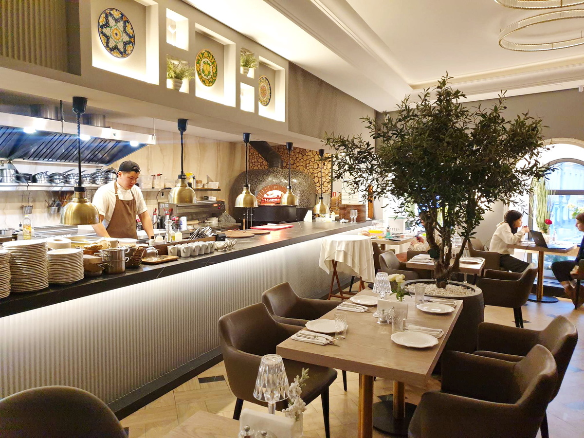 Нижний зал итальянского ресторана Capo