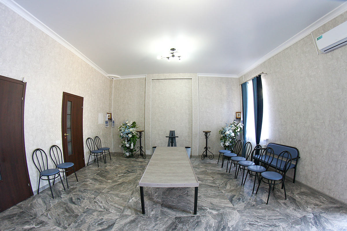 Траурный зал на Пашковской площади.