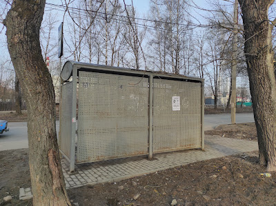 Что обидно, таких остановок большинство. А ими пользуется простой народ.3 когда повесите доску для обьявлений.