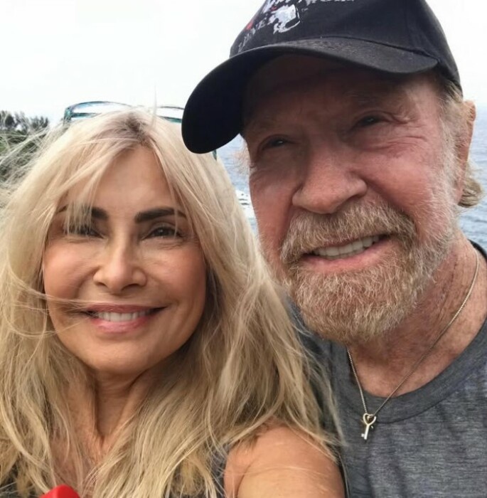 Чак Норрис и Джина О’Келли. / Фото: iznat.com