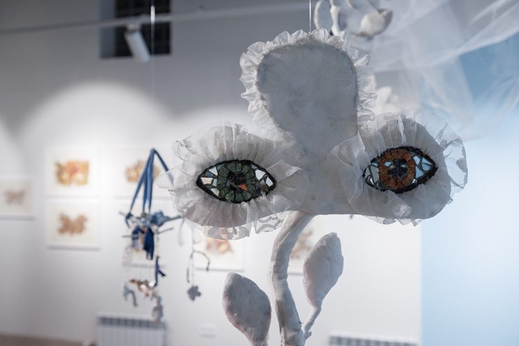 Современные художники используют нестандартные материалы, технологии и подходы к созданию произведений. 