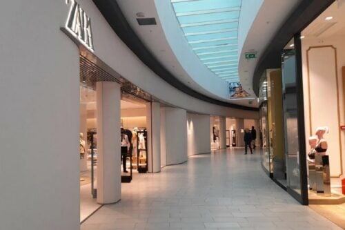    Zara регистрирует 13 новых брендов в России. Масс-маркет готовится к возвращению?