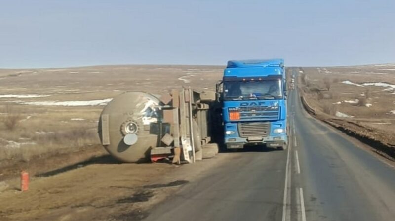    На месте ДТП (фото: ГУ МВД России по Волгоградской области)