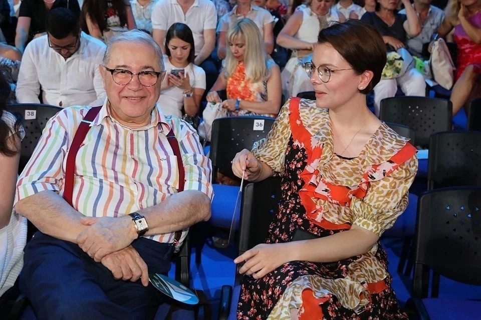 С женой