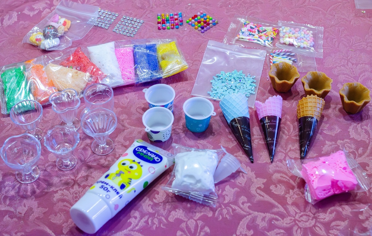 Все, что входит в набор. Дополнительно ничего покупать не нужно, если использовать материалы экономно