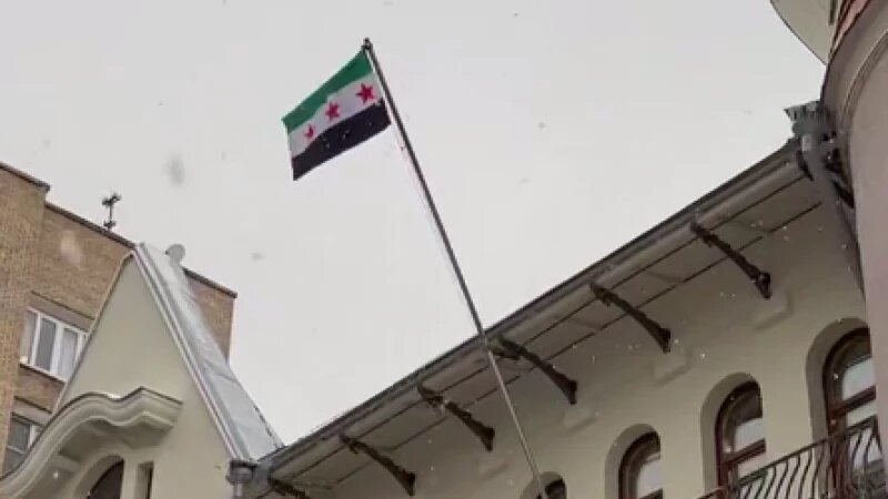     Новый флаг Сирии. «Осторожно, новости»