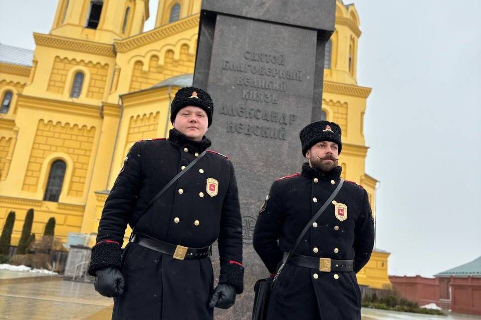    Городовые могут оказать первую медицинскую помощь, а также провести бесплатную экскурсию