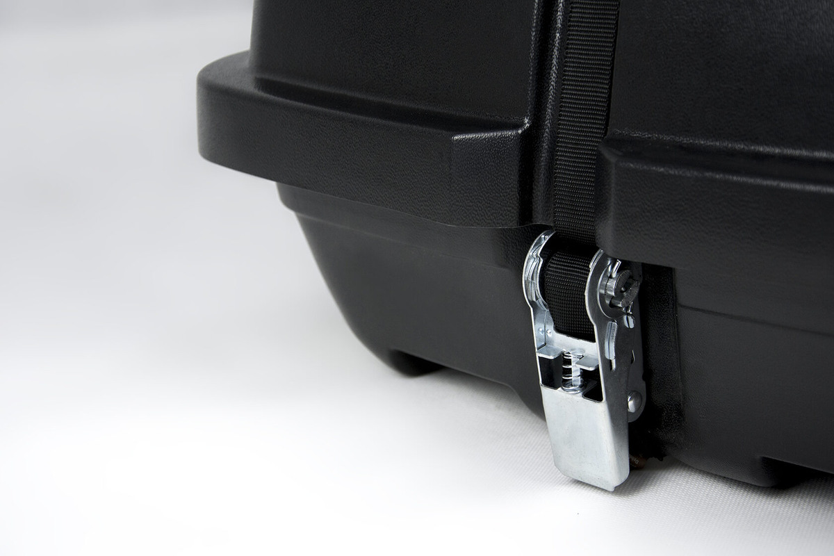 Когда мечты о дальних поездках становятся реальностью, необходимым атрибутом комфортного путешествия становится автобокс. Он позволяет свободно разместить все ваши вещи, не нарушая уют в салоне. Давайте разберёмся, как выбрать подходящий бокс и правильно его установить!
Прежде чем выбрать бокс, учитывайте объем ваших вещей, весовой лимит автомобиля и совместимость с вашей моделью.

